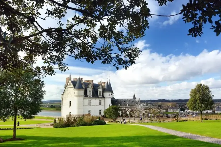 Nuit insolite en amoureux en Touraine : nos idées pour dormir autrement à deux